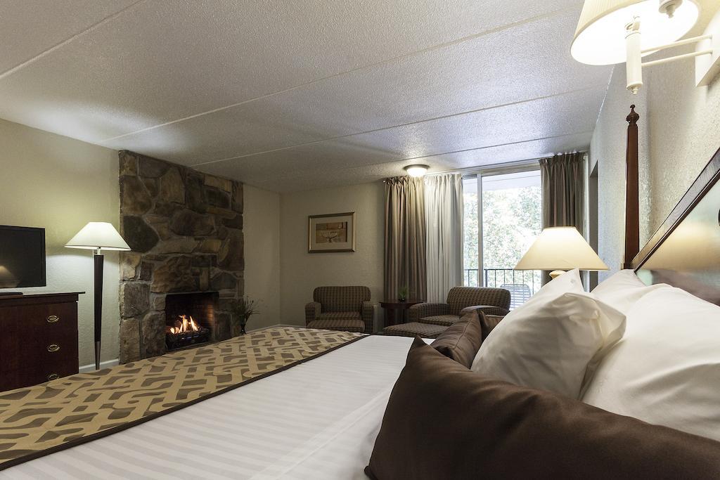 Four Seasons Motor Lodge جاتلينبرج الغرفة الصورة
