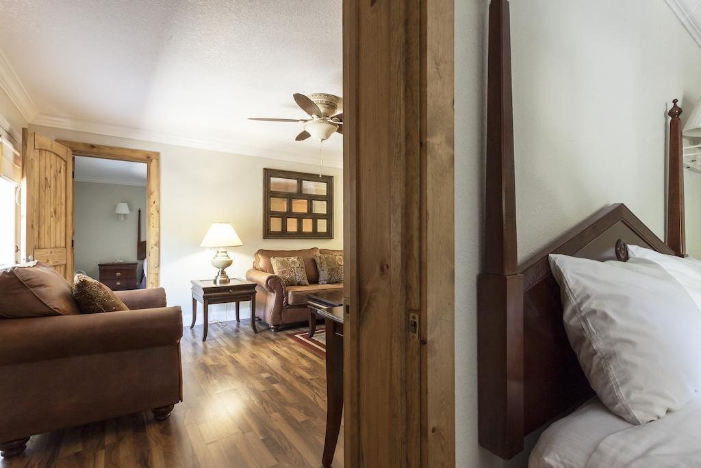 Four Seasons Motor Lodge جاتلينبرج الغرفة الصورة